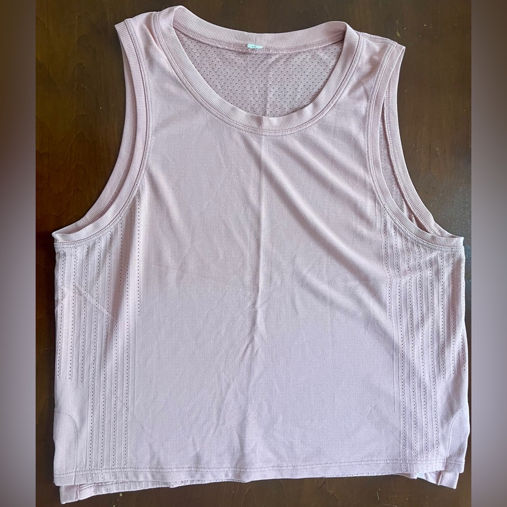 Pink puff train to be tank top size 6 lululemon gently worn